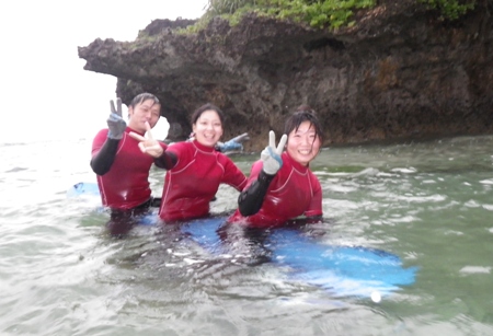会社の同僚とサーフィン部を結成して体験サーフィンスクールへ参加しました。